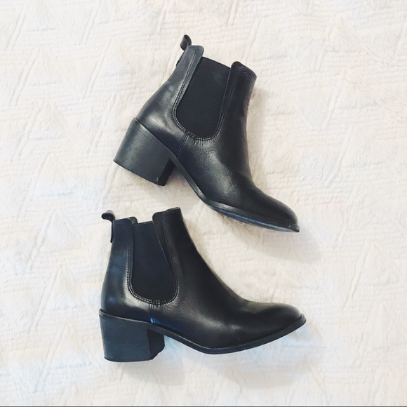 Steve Madden Shoes - 💋 Steve Madden Chelsea Boots